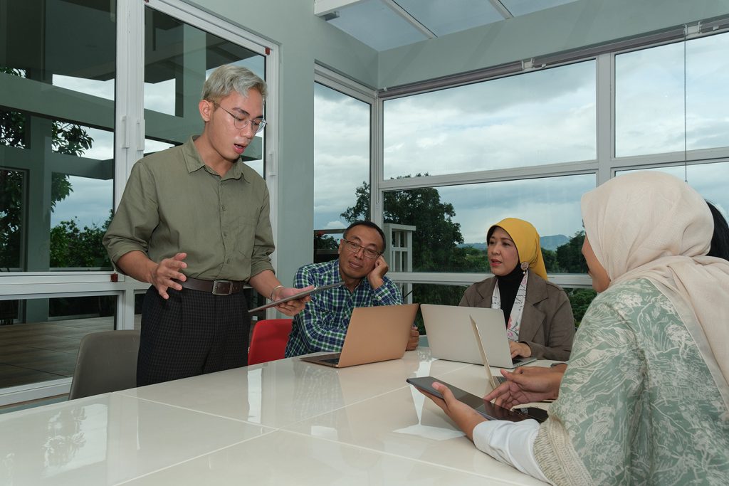 Kepercayaan dalam Kepemimpinan PT EMIL